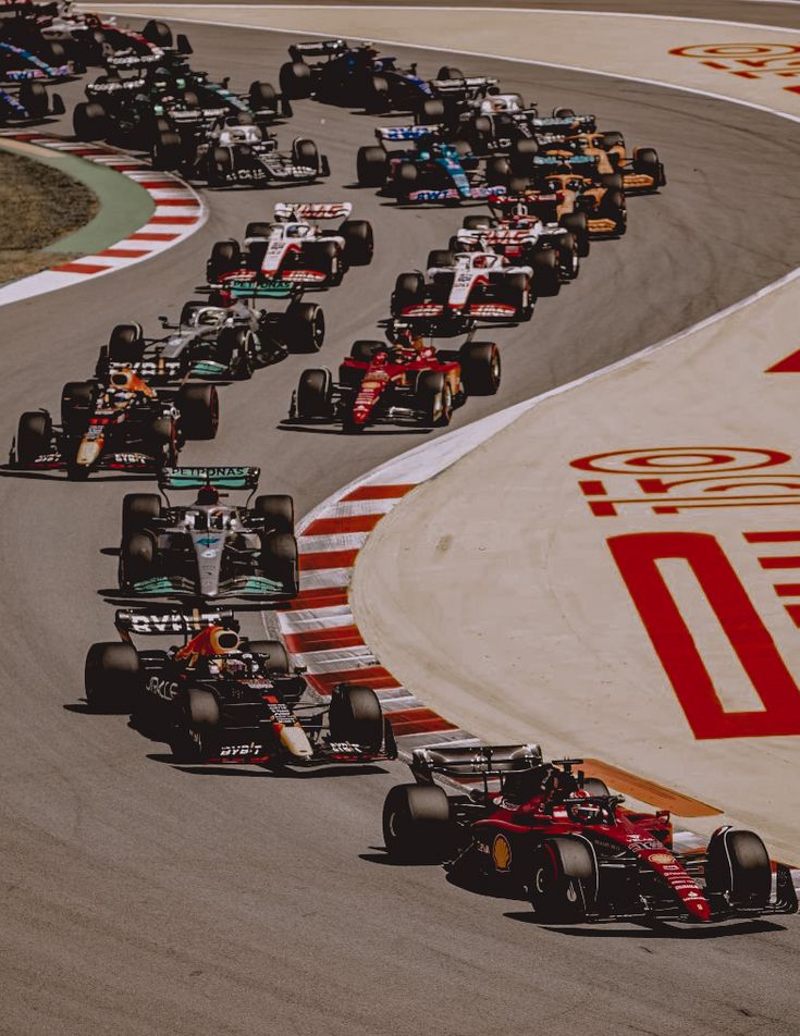 BARCELONA - Max Verstappen (1) with the Oracle Red Bull Racing RB18 Honda and Charles Leclerc (16) with the Ferrari during the F1 Grand Prix of Spain at Circuit de Barcelona-Catalunya on May 22, 2022 in Barcelona, Spain. REMKO DE WAAL (Photo by ANP via Getty Images)